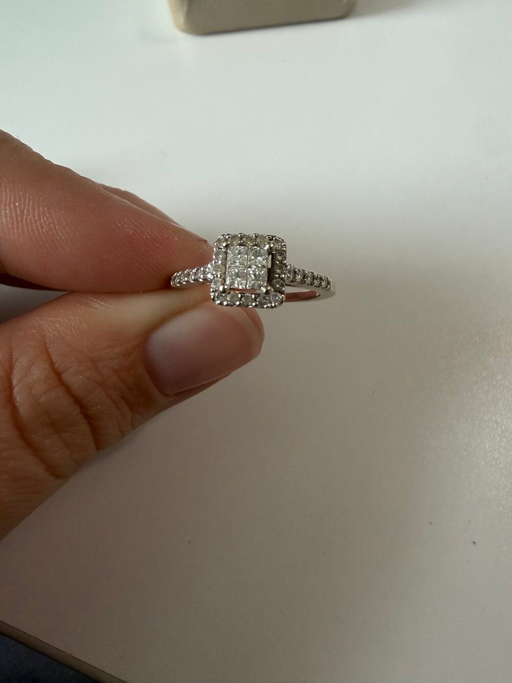 Previously owned diamond engagement ring 1 ct tw 14 k